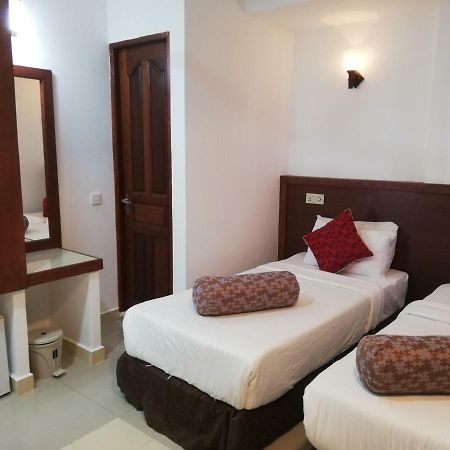 Beach Arena Inn Хулхумале Экстерьер фото