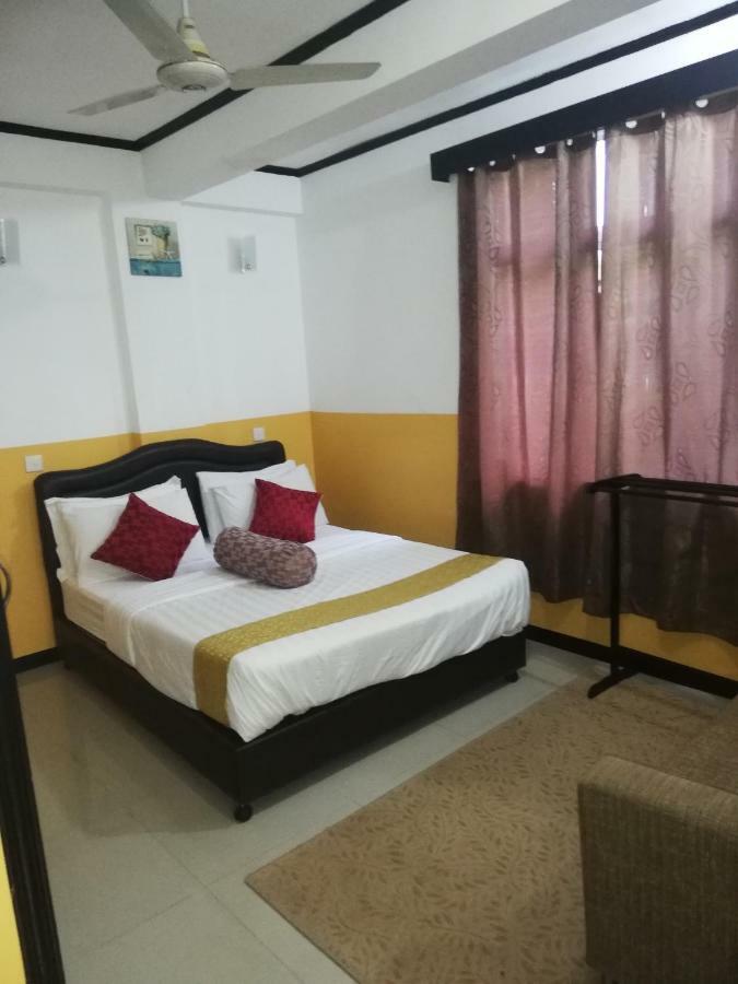 Beach Arena Inn Хулхумале Экстерьер фото