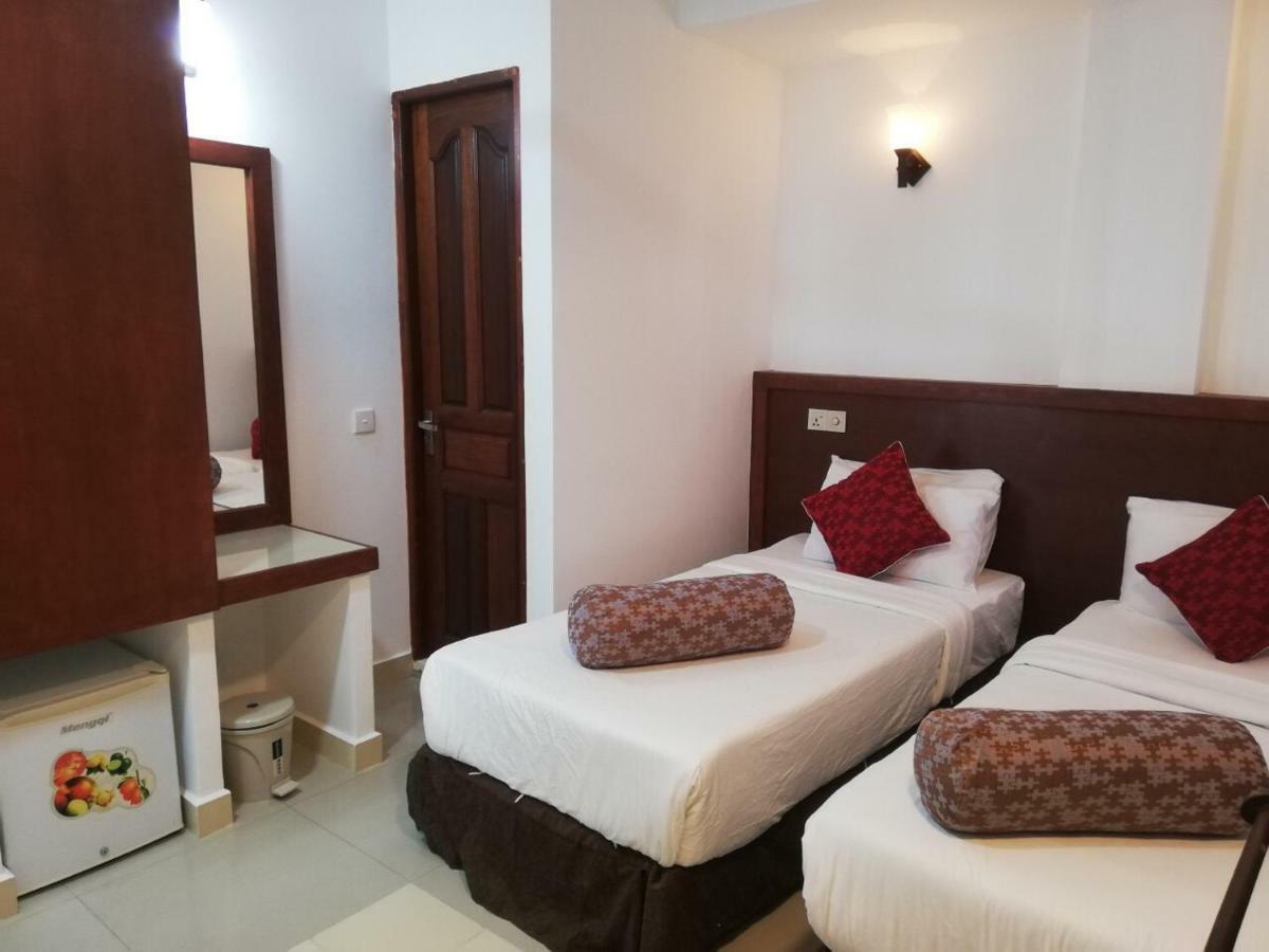 Beach Arena Inn Хулхумале Экстерьер фото