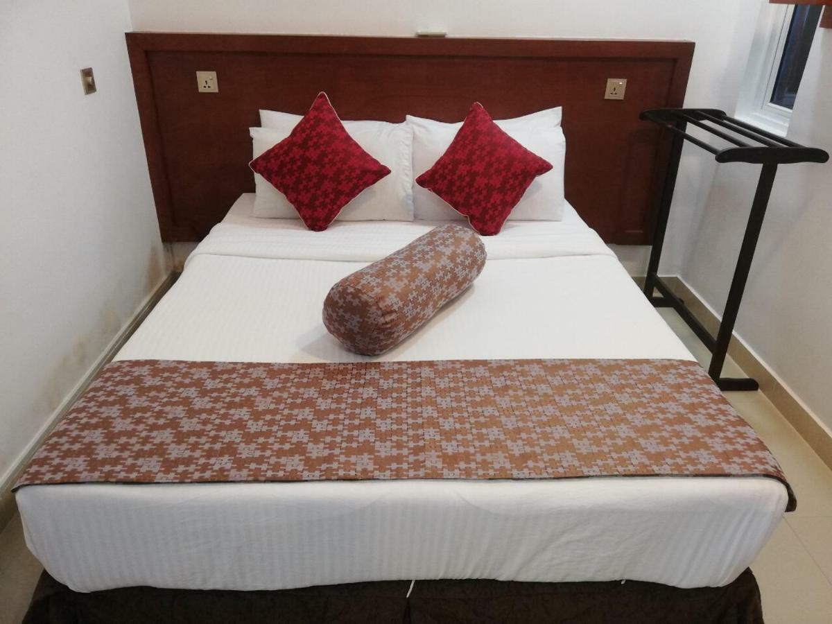 Beach Arena Inn Хулхумале Экстерьер фото