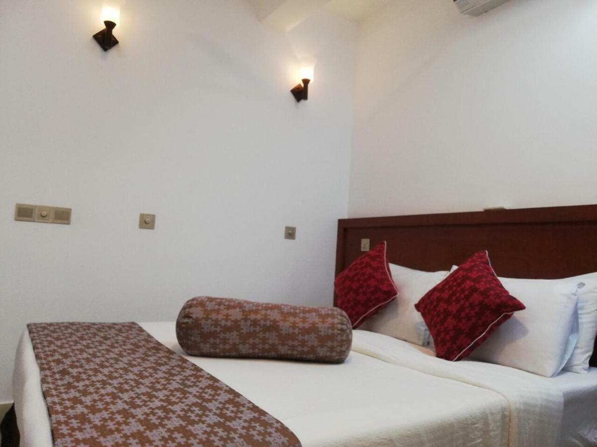 Beach Arena Inn Хулхумале Экстерьер фото